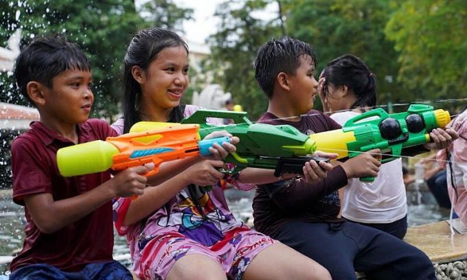 В Камбодже могут запретить водяные пистолеты