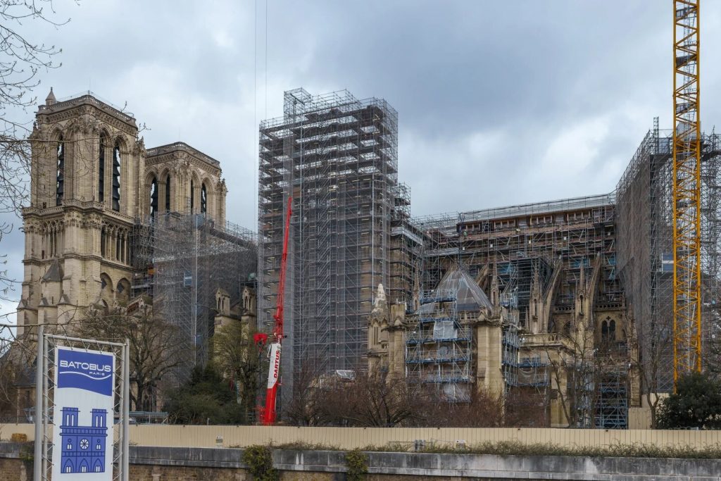 Собор Парижской Богоматери вновь откроется для публики в 2024 году