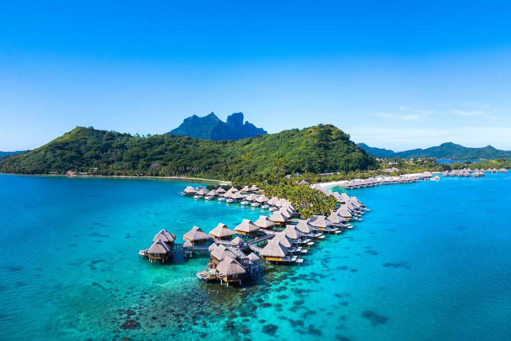 Как добраться до острова Бора-Бора, где жить и что делать в райском уголке? 