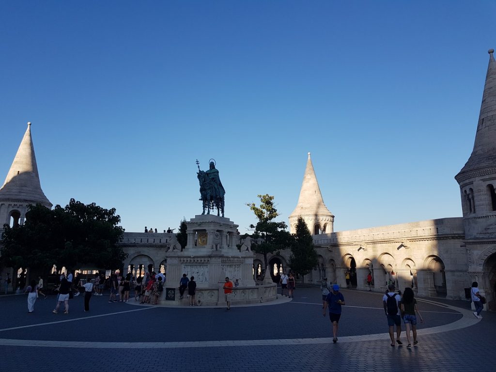 Рыбацкий бастион и статуя Иштвана I, Будапешт