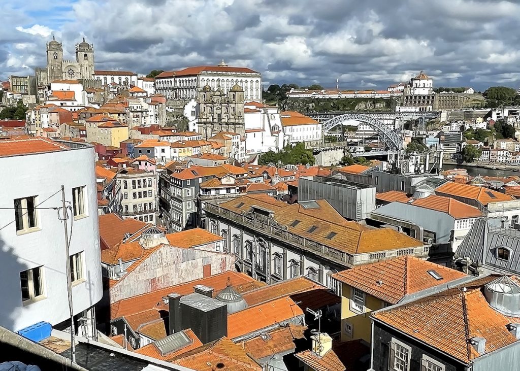Выходные в Порту: поездка на старинном трамвае, речная прогулка и визит в хранилище портвейна