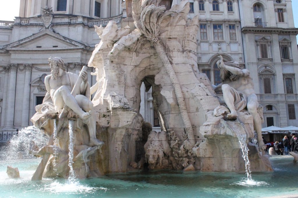 Фонтан четырёх рек в Риме