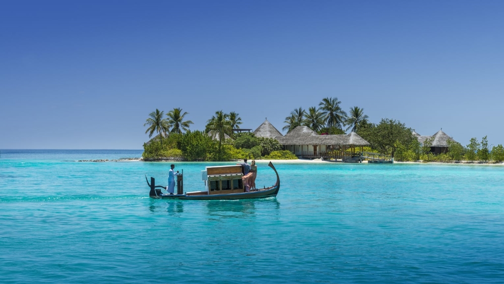 Откройте для себя мир серфинга: обзор Four Seasons Resort Maldives at Kuda Huraa