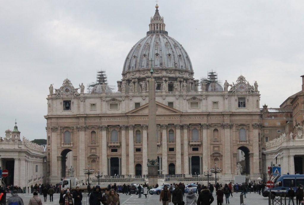 Площадь и собор Святого Петра в Риме