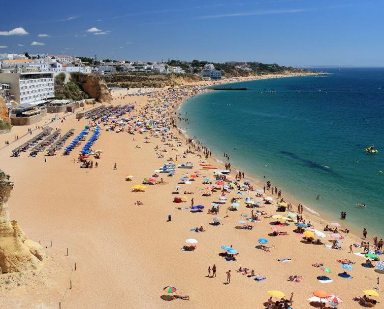На пляжах Португалии введен режим тишины