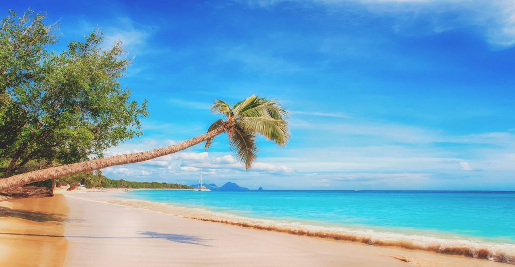 Пикантный отдых: что нужно знать о нудистских пляжах?
