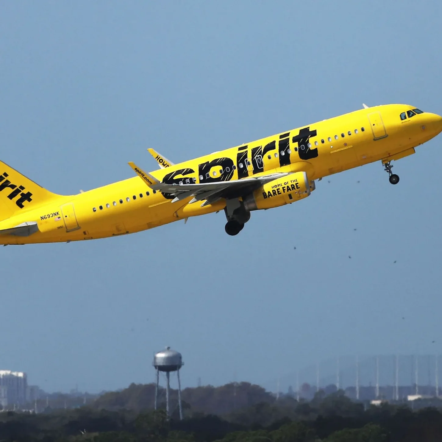 Spirit Airlines отменяет сборы за изменения и отмену для повышения прибыльности