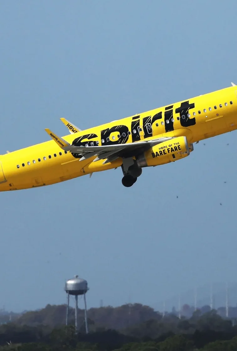 Spirit Airlines отменяет сборы за изменения и отмену для повышения прибыльности
