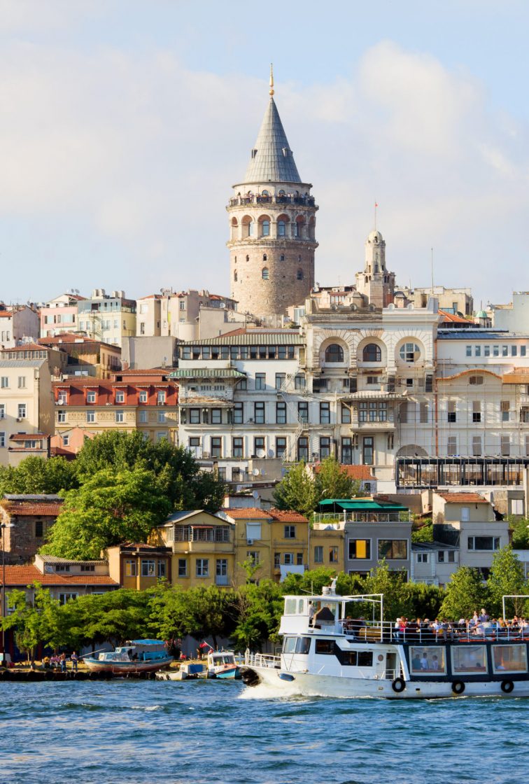 В Стамбуле после реставрации открылась знаменитая Галатская башня